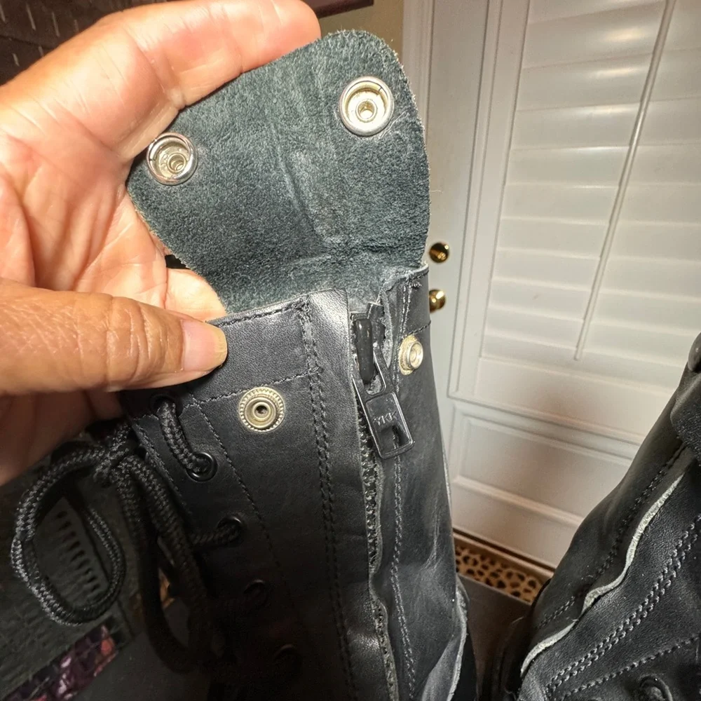 Bates size 8.5 paratrooper black boots